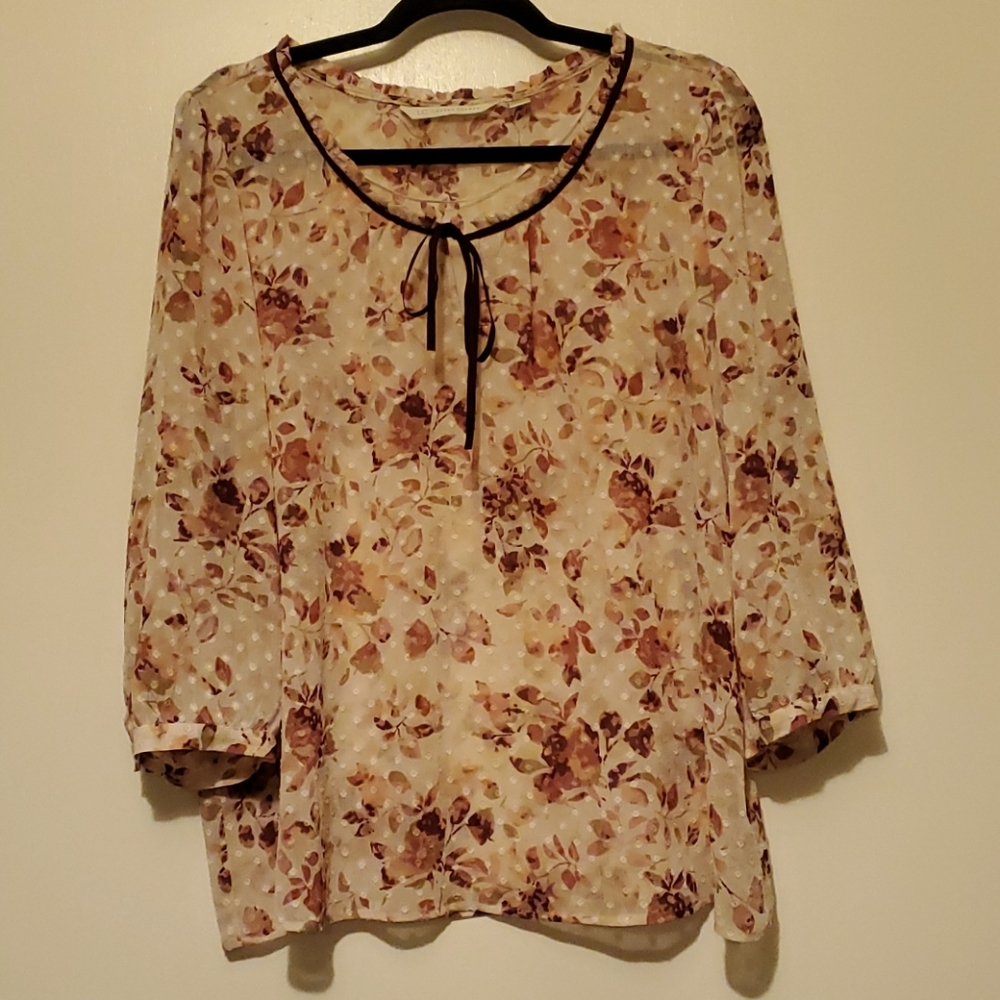 Cute Lauren Conrad flowy floral top